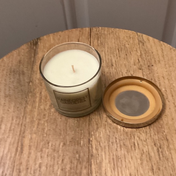 NEW Bath & Body Works Home Rainforest Gardenia Scented 4 ounce candle - Picture 3 of 5